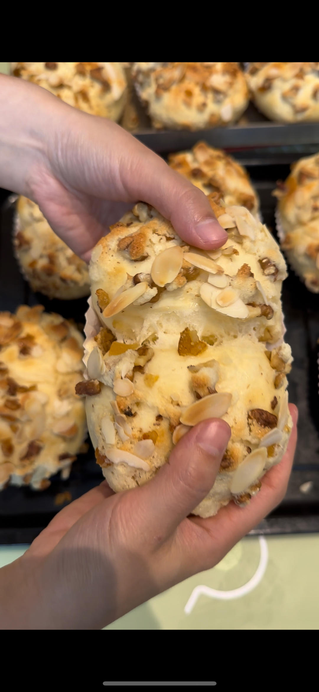 香香软软的杏仁核桃小包子