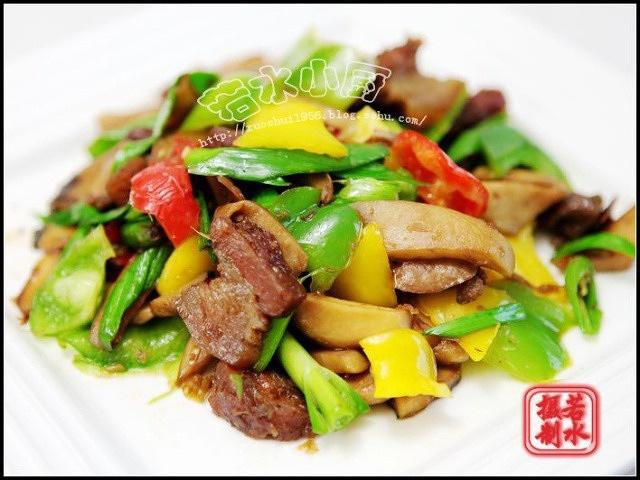 腊肉炒彩椒杏鲍菇的做法