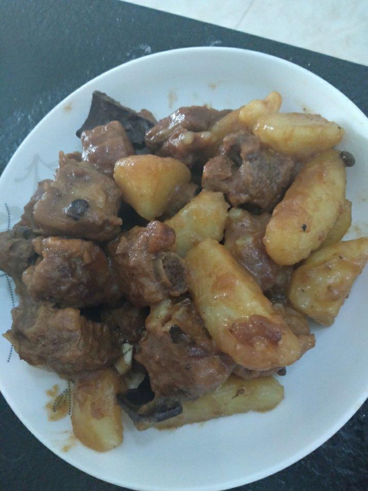 红烧排骨炖土豆