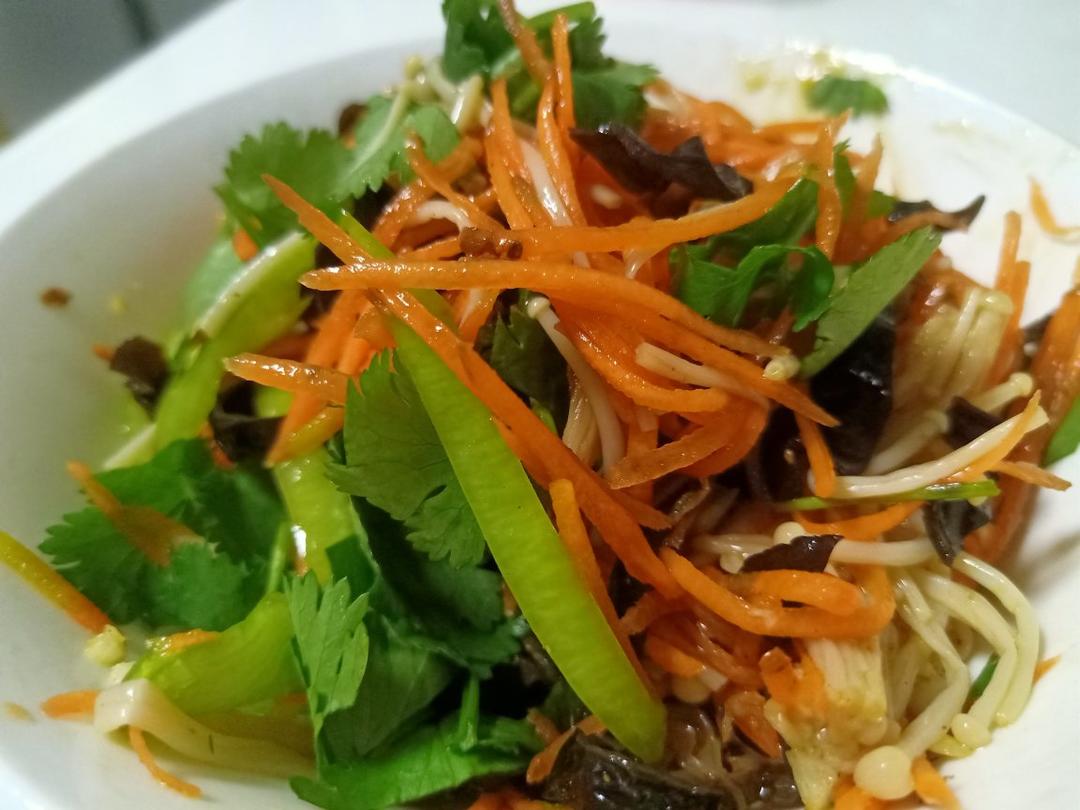 凉拌菠菜金针菇
