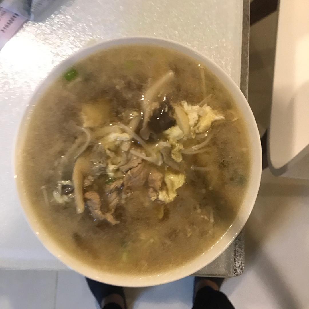 蘑菇肉片汤