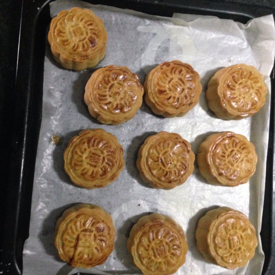 广式月饼—蛋黄莲蓉月饼