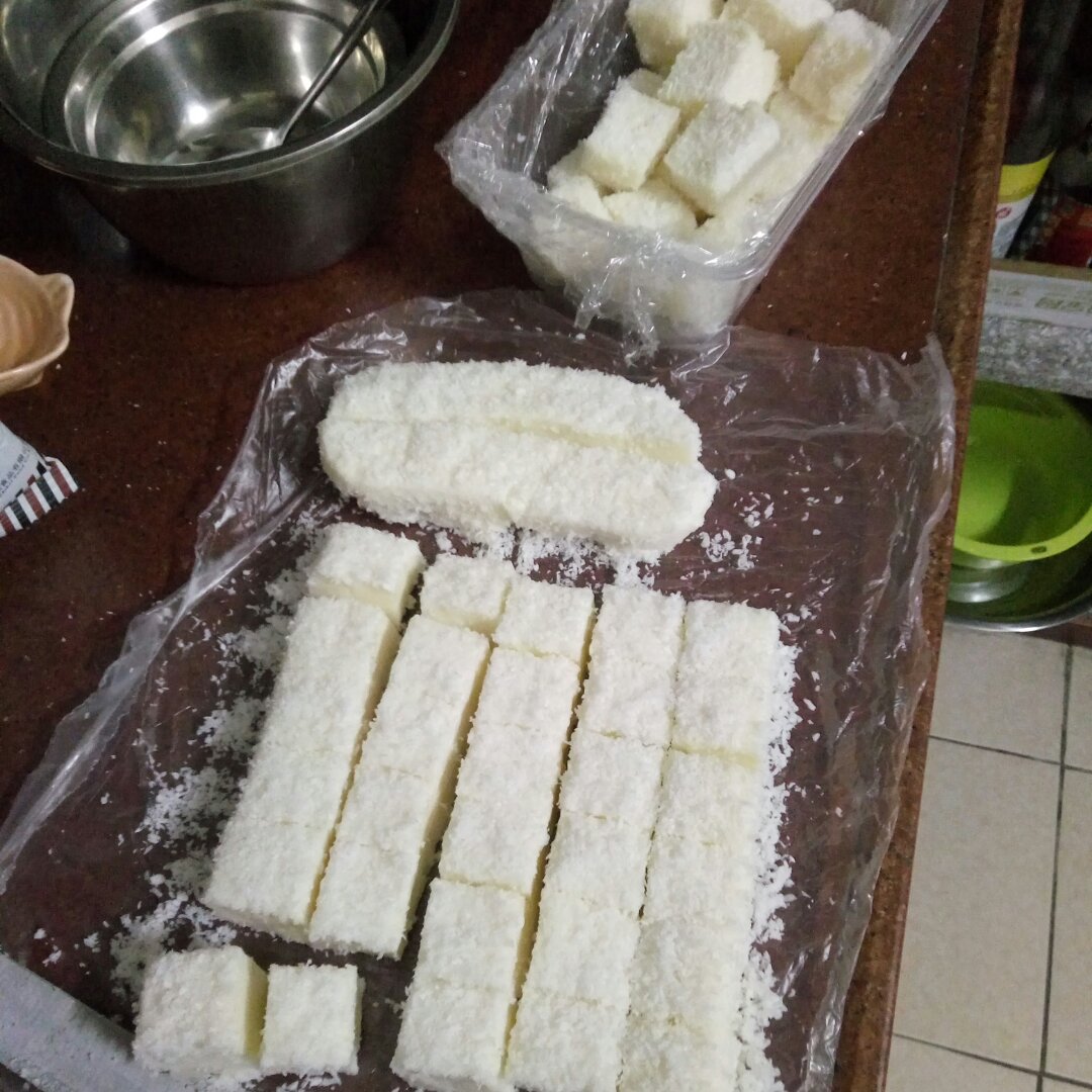 完胜85度C牛奶椰丝小方