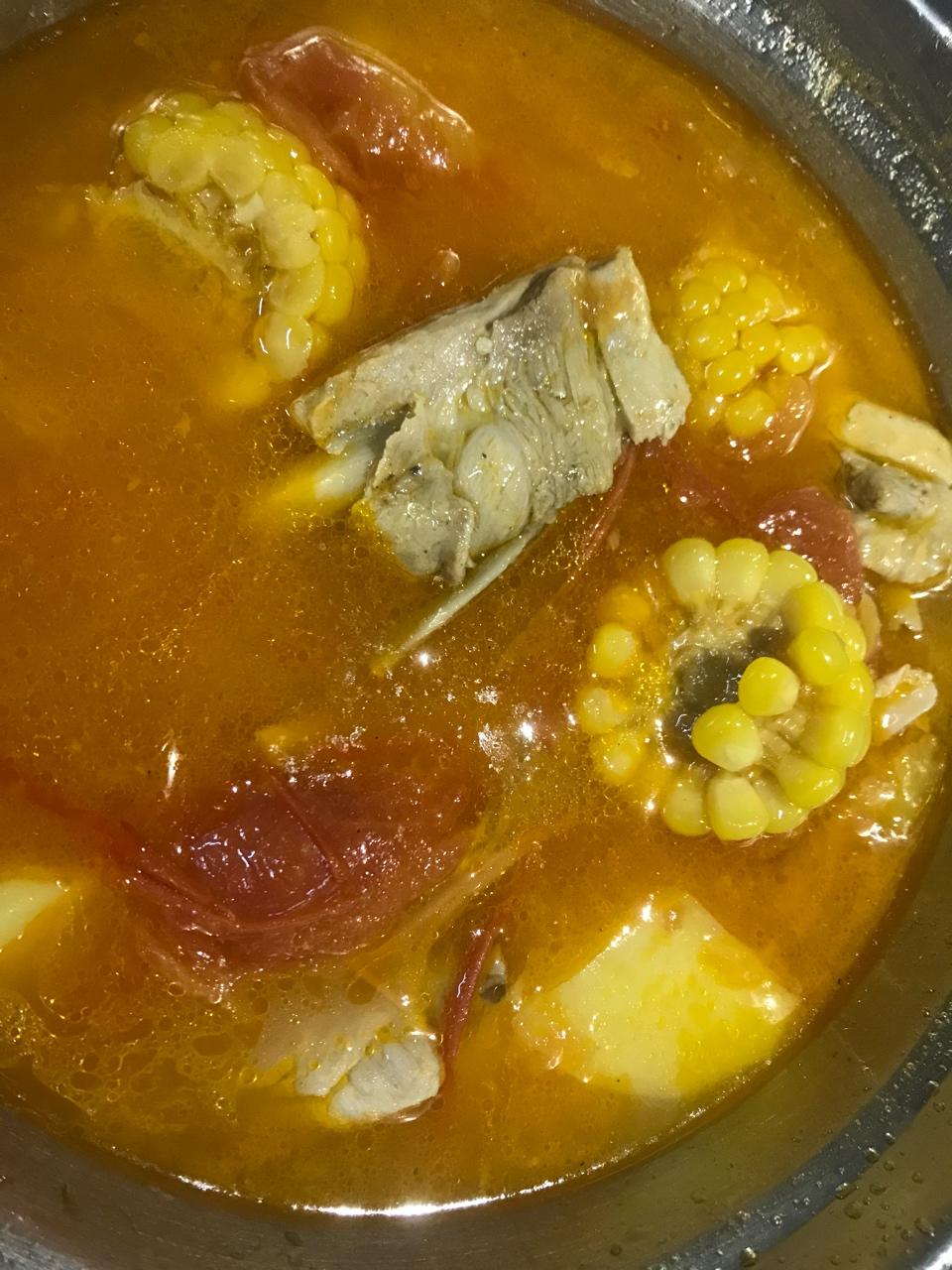 番茄土豆玉米排骨汤