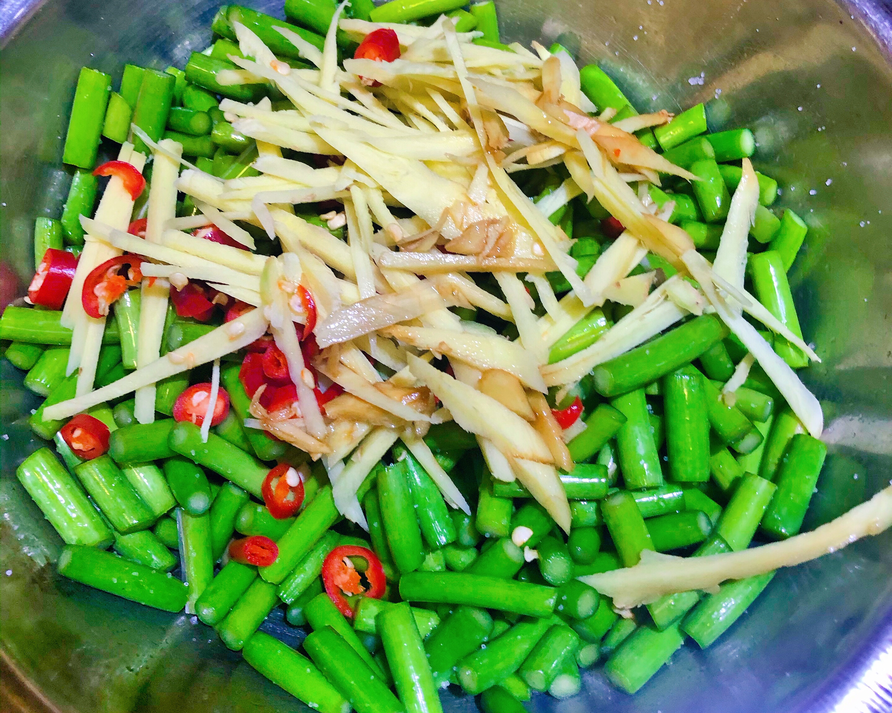 下饭小菜老妈牌腌蒜苔的做法 步骤3