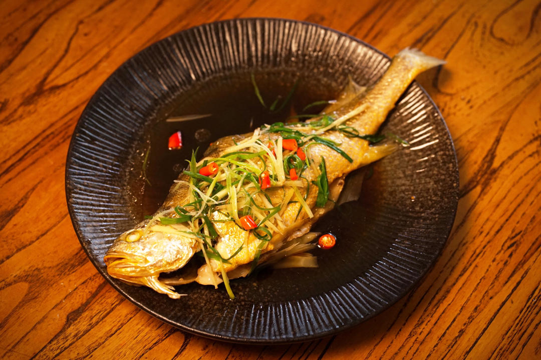 清蒸鲈鱼的简单家常做法