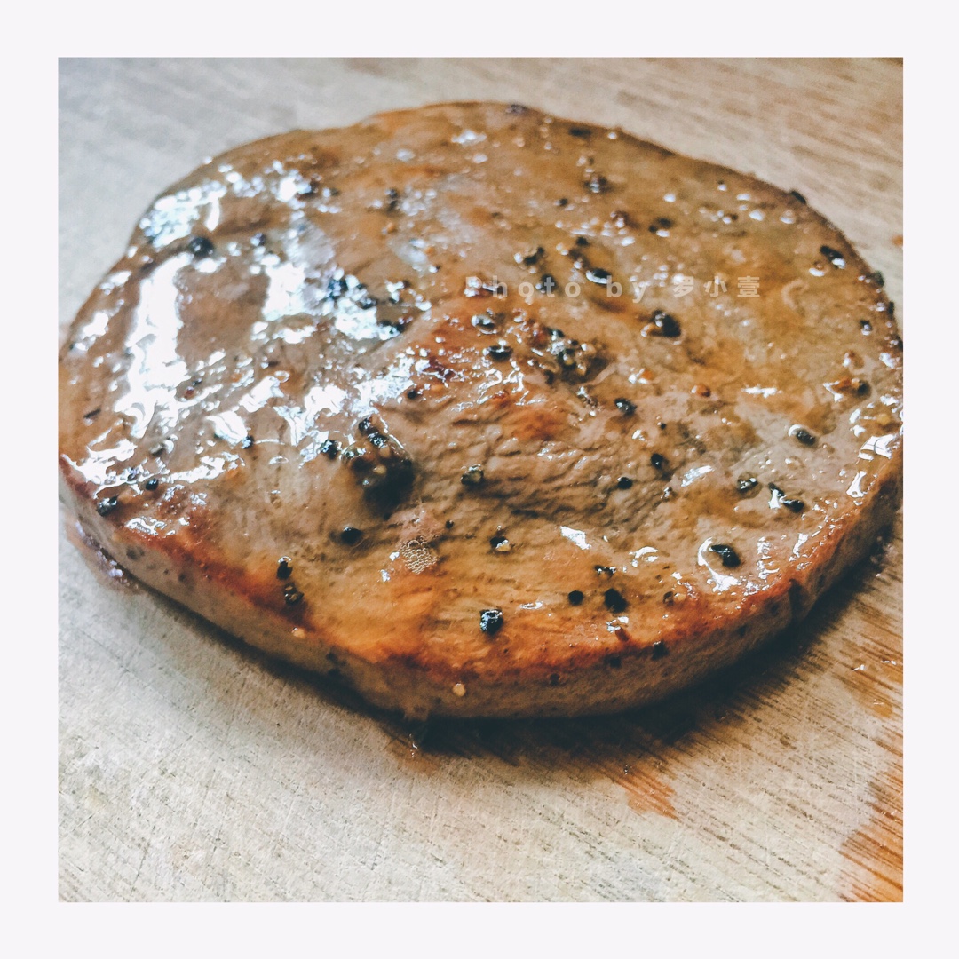 四分钟煎好一块鲜嫩多汁的牛排