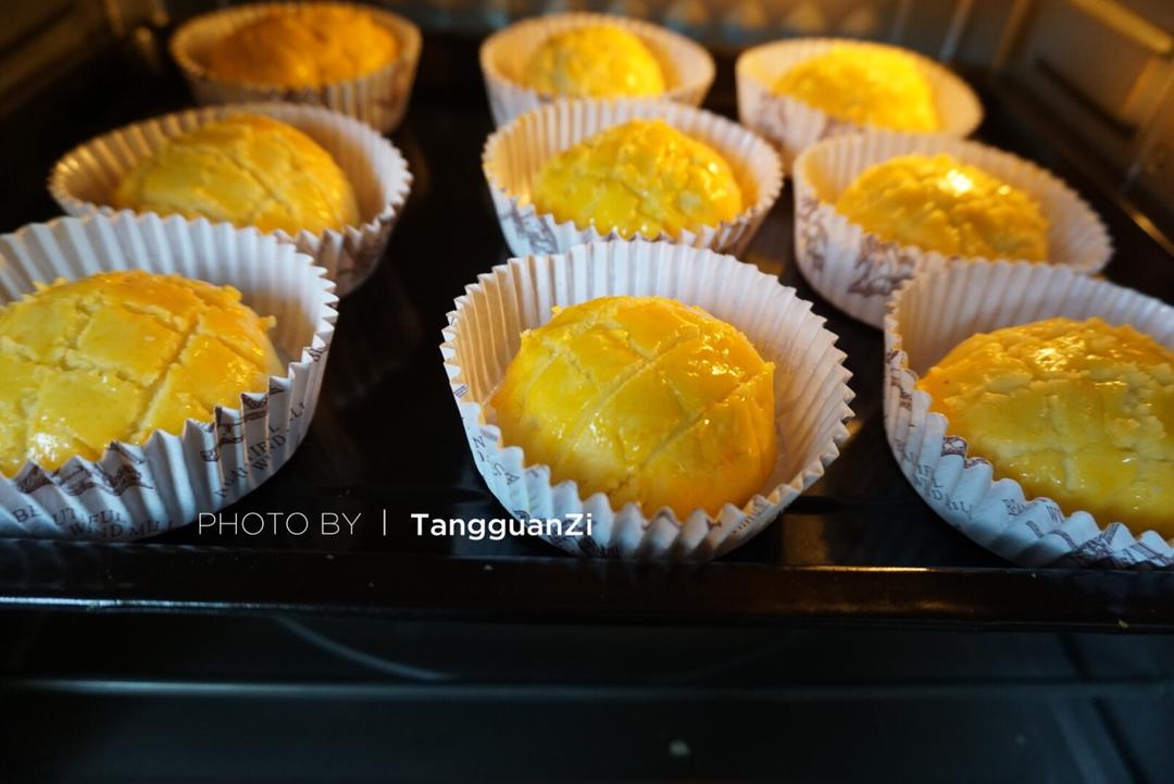 好吃到炸裂的港式菠萝包（附带制作酥皮的小视频）