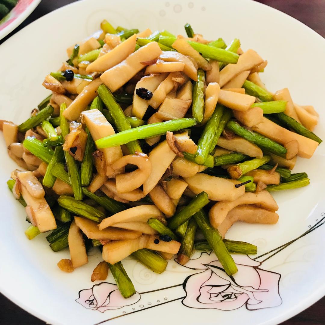 ツ半晴天(做的蒜苔杏鲍菇