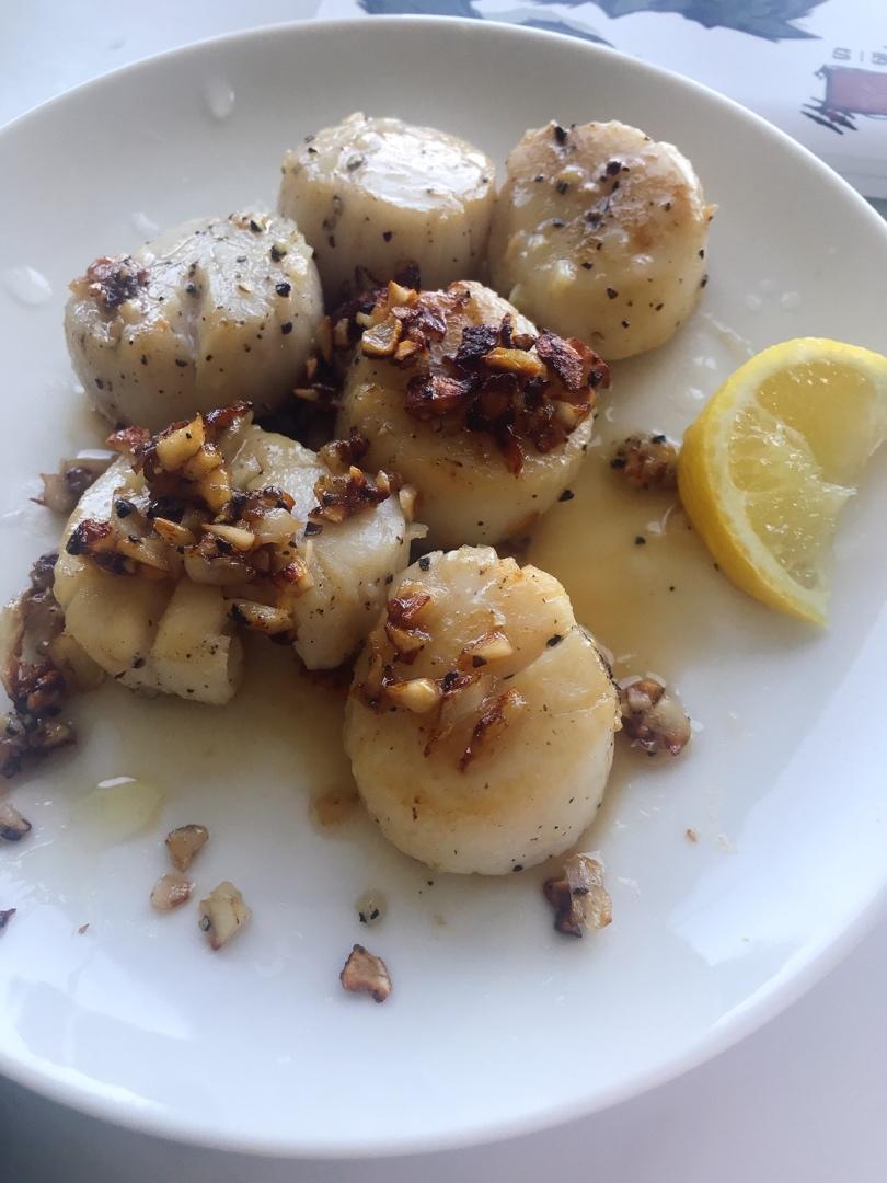 柠檬黄油蒜香扇贝