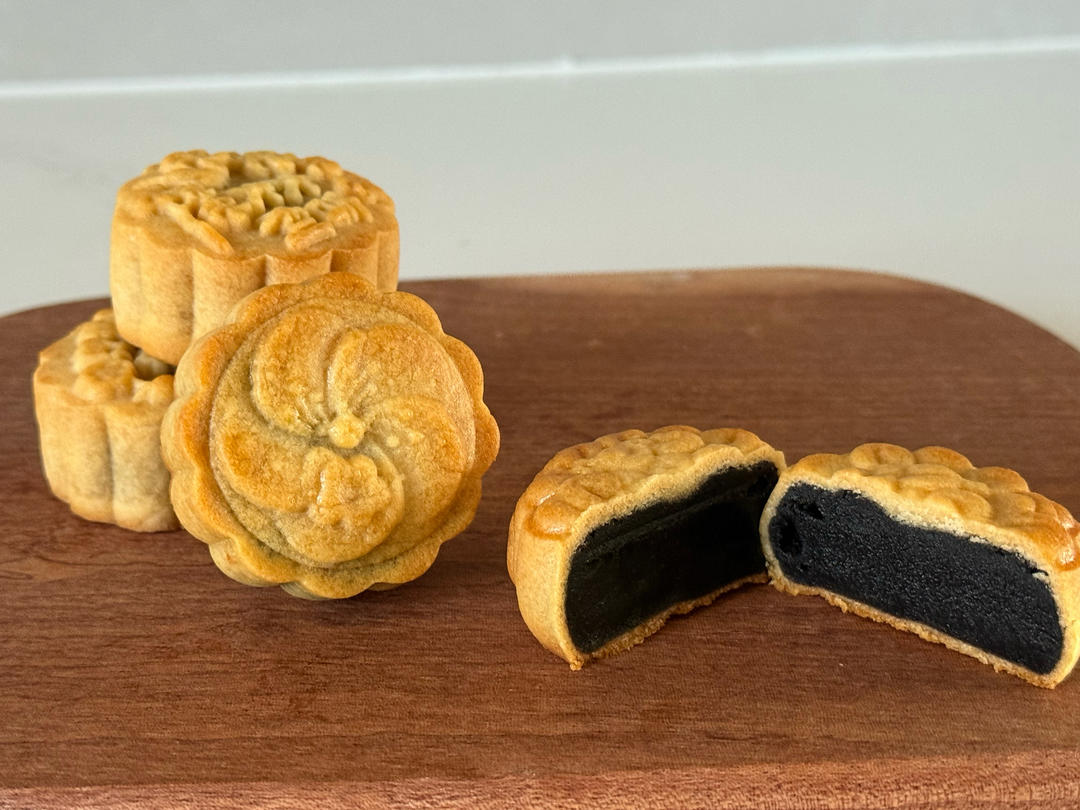 广式月饼—蛋黄莲蓉月饼