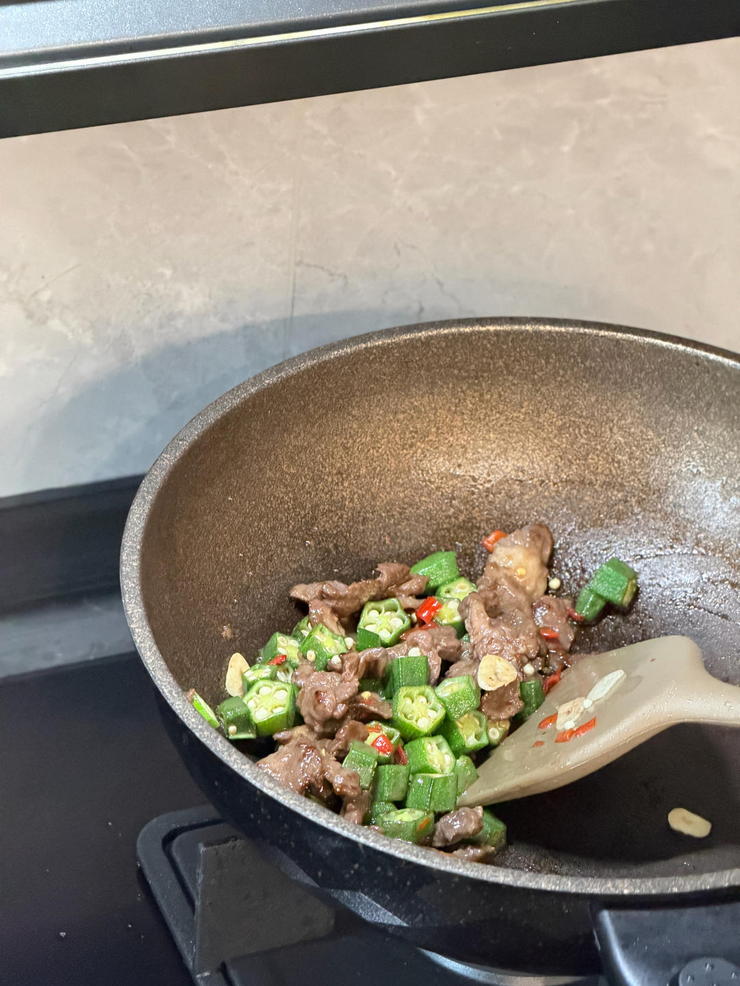 秋葵炒牛肉粒