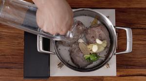 [咖喱牛肉粉丝汤+锅贴]锅贴粉丝汤，一块牛肉两道菜！的做法 步骤2