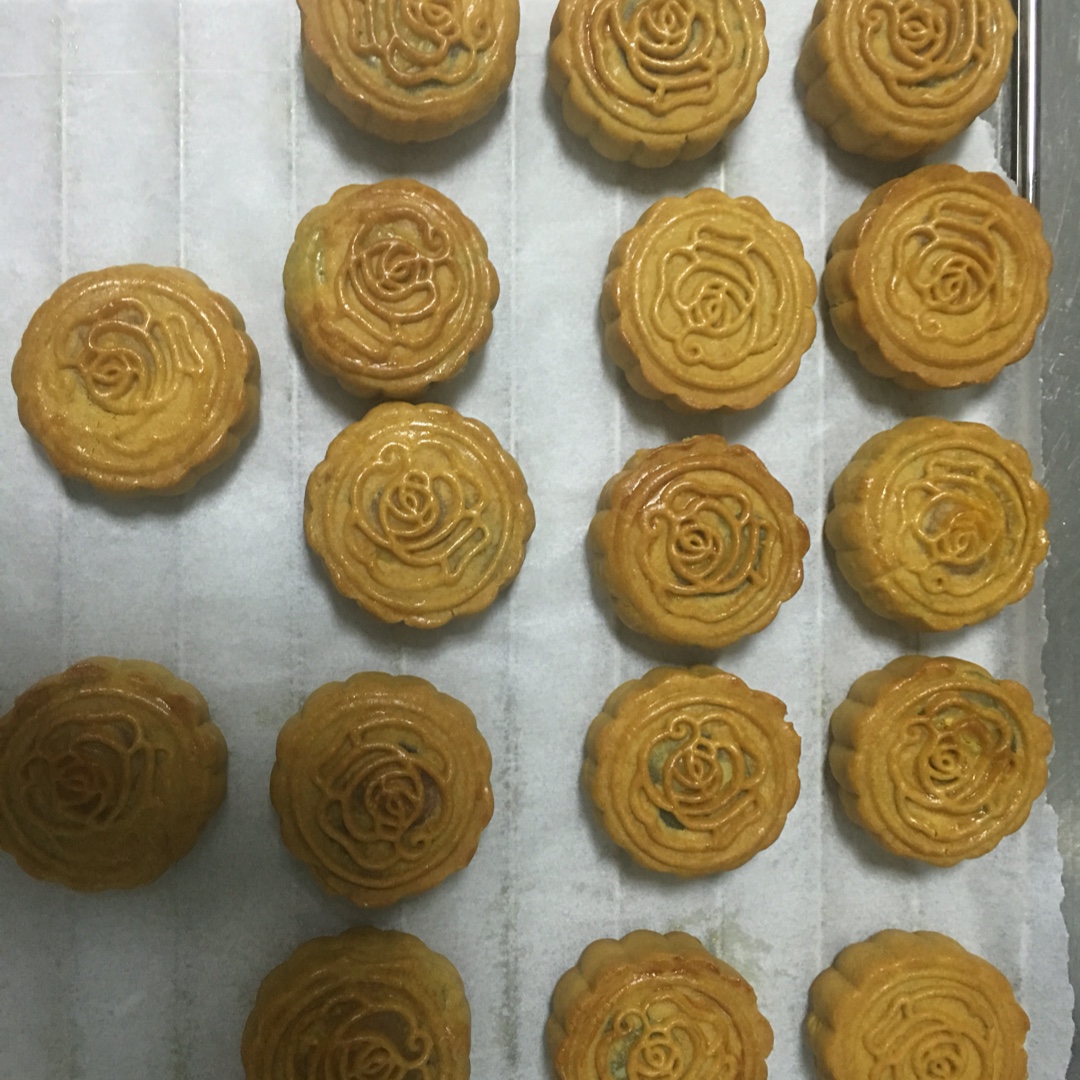 广式月饼—蛋黄冬翅月饼