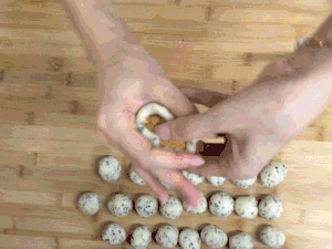 咸蛋黄肉松麻薯球的做法 步骤6