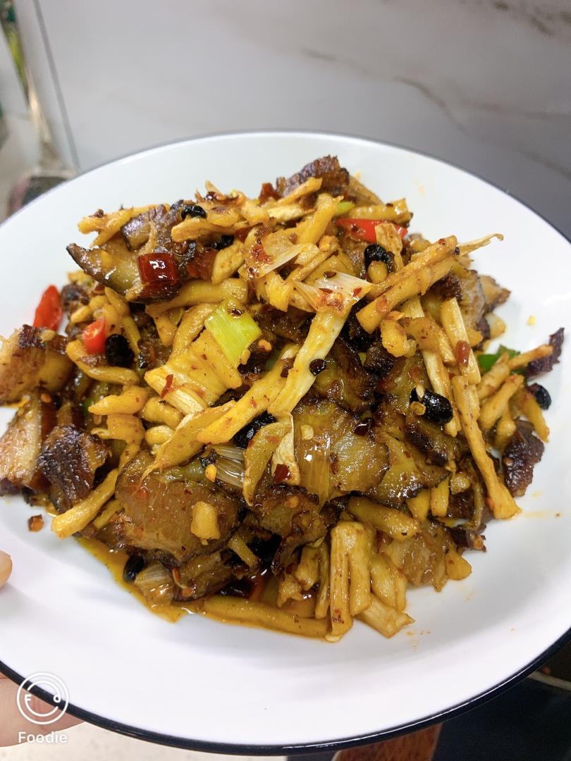 萝卜干炒腊肉（湘菜）新增腊肉快速去咸的方法