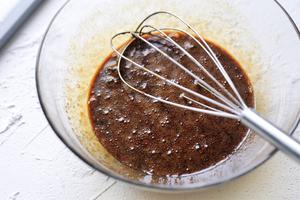 黑糖栗子玛德琳—北鼎烤箱食谱的做法 步骤3
