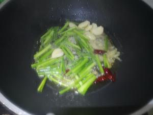 青红椒爆炒鸡块(米饭杀手)的做法 步骤3