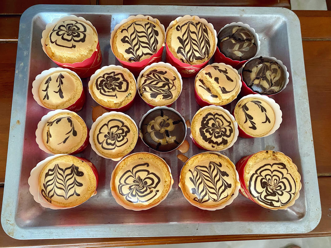 不塌不回缩的漂亮拉花杯子蛋糕