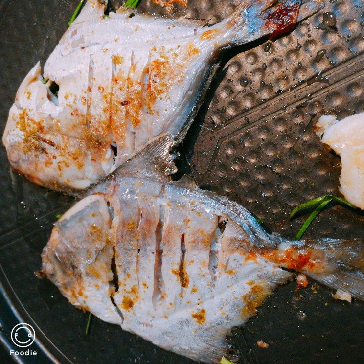 图解“煎鱼~入味又不破皮”的简单方法