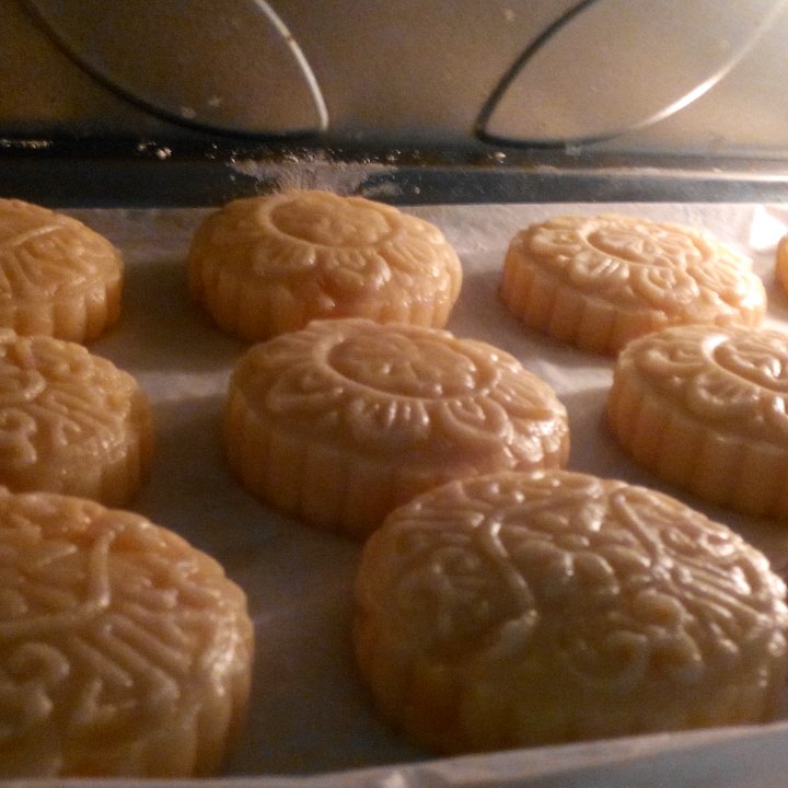 还原半岛奶黄月饼