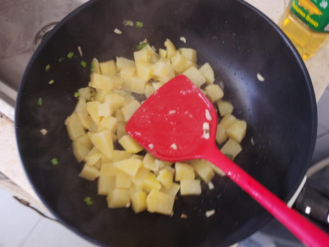 🔥巨下饭，软糯入味！比肉还好吃的红烧土豆