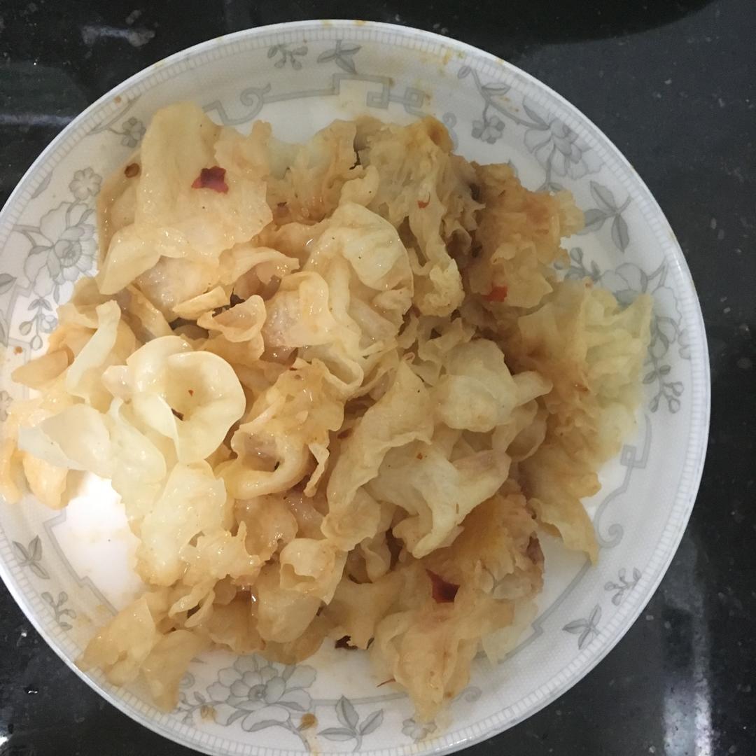 凉拌银耳