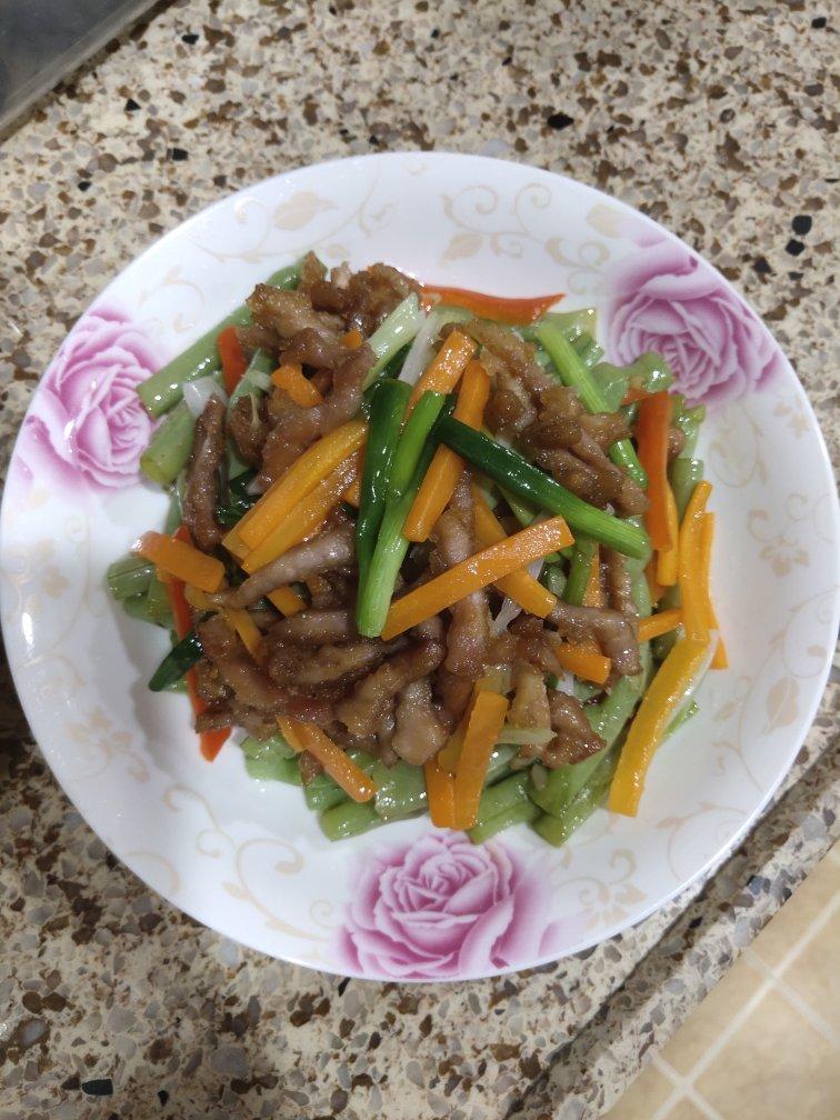 用牛奶盒自发白胖豆芽