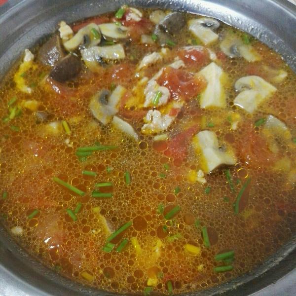 西红柿蘑菇丸子汤