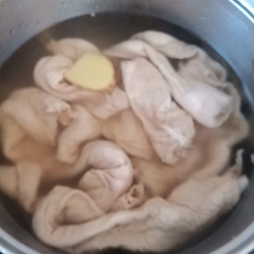 为什么猪大肠洗干净后还是很臭？教你一招，轻松搞定