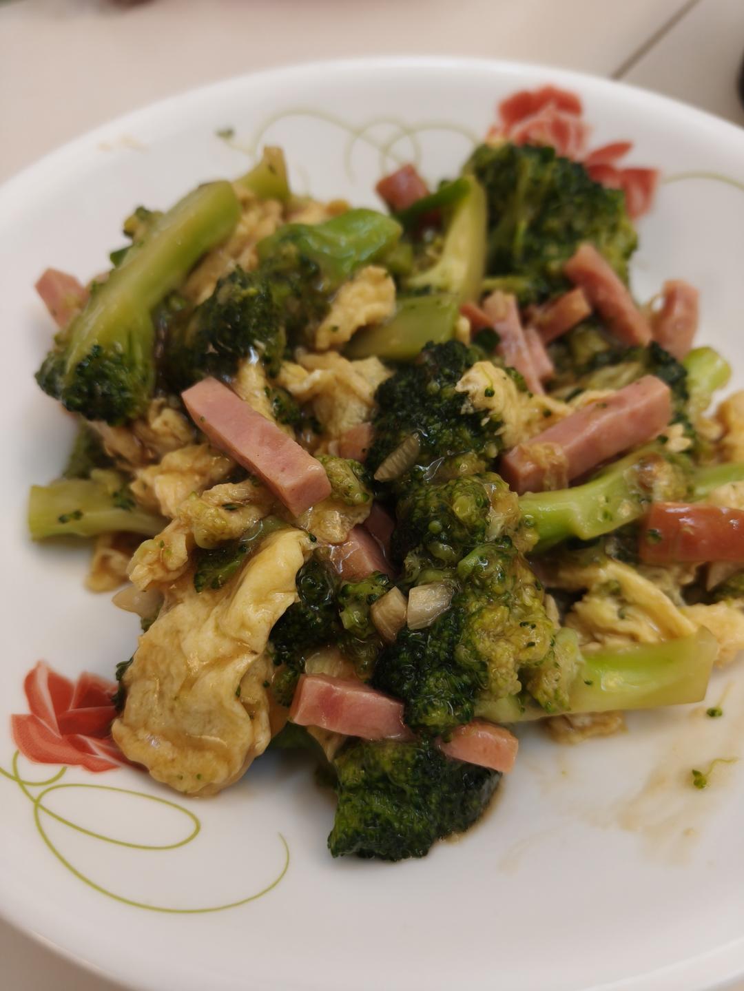 {☀快手晚餐☀}火腿肠滑蛋西兰花