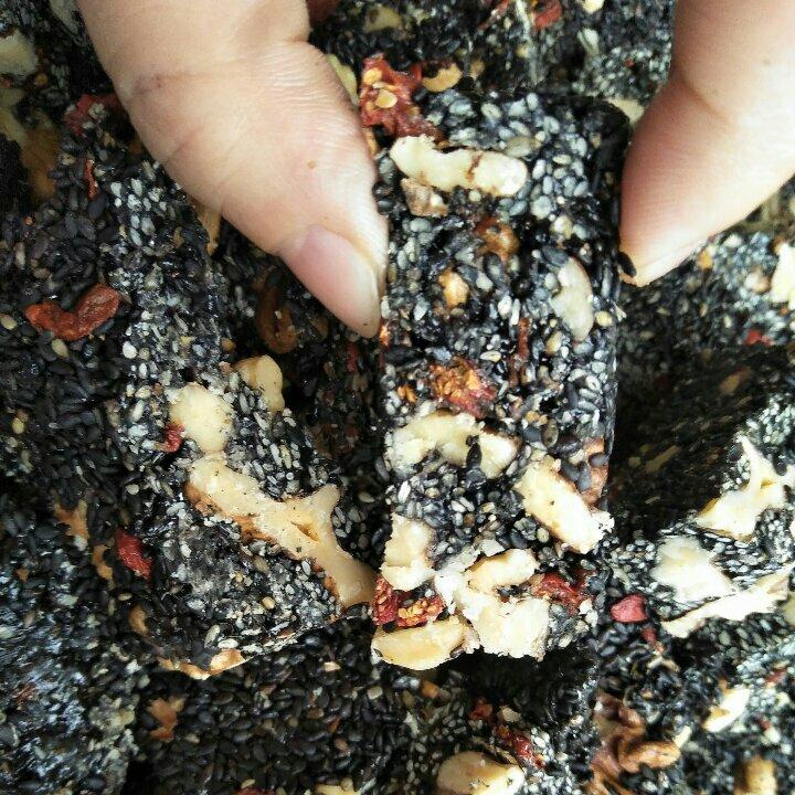 手机用户4194_r362做的枸杞核桃花生黑芝麻片