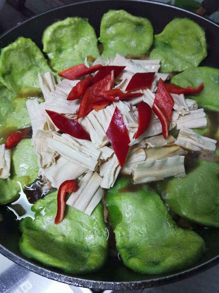 香菇翅根菠菜饼的做法