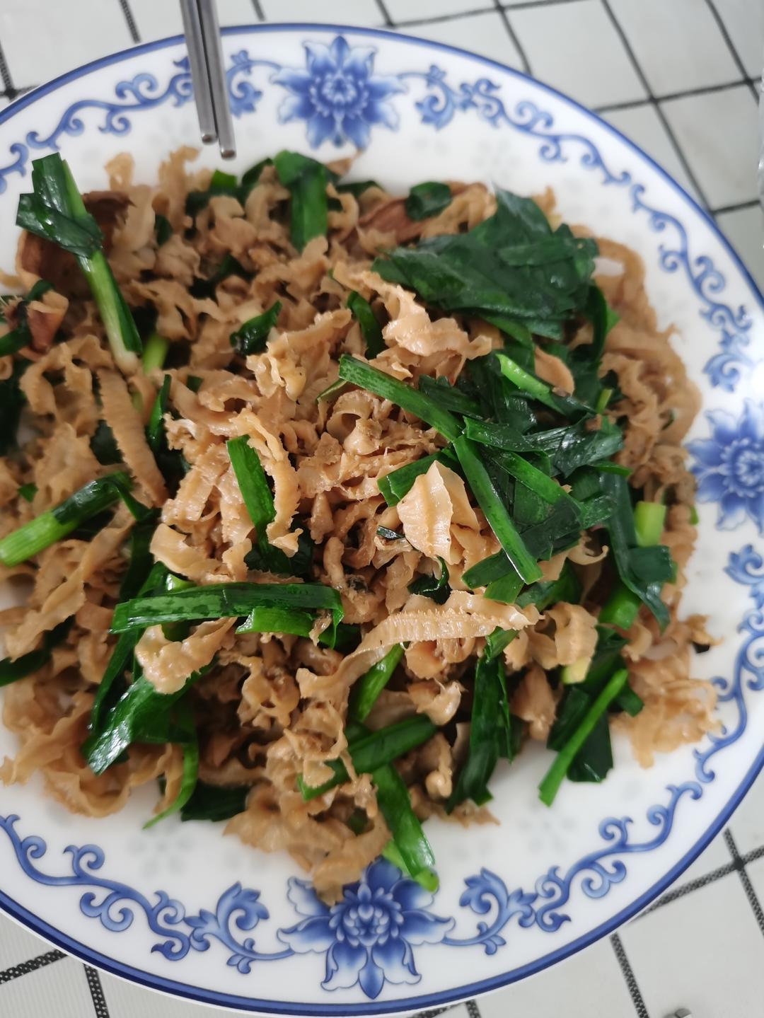 鲜美好吃的（韭菜炒扇贝边）