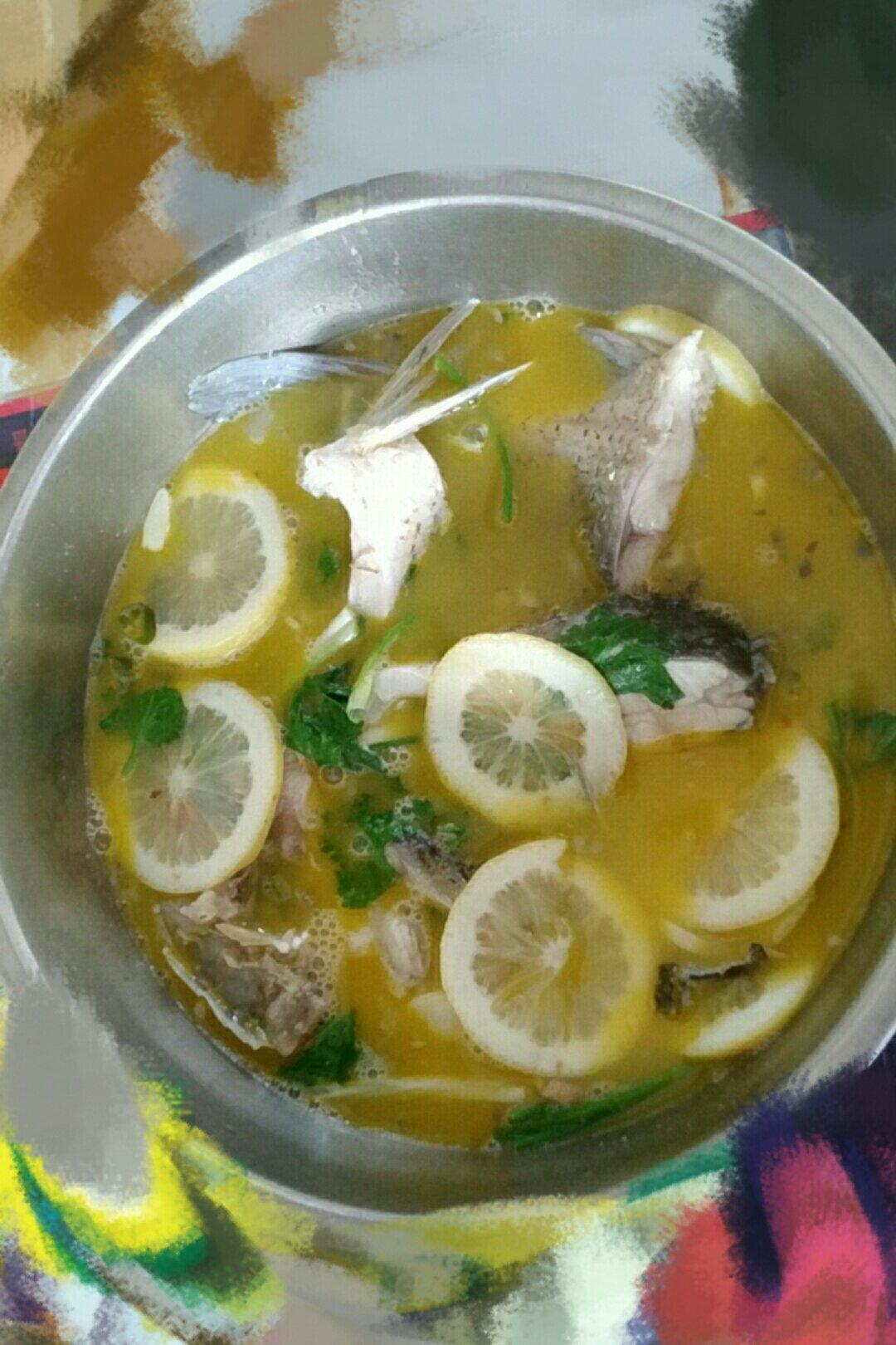 于鱼尾做的柠檬鱼