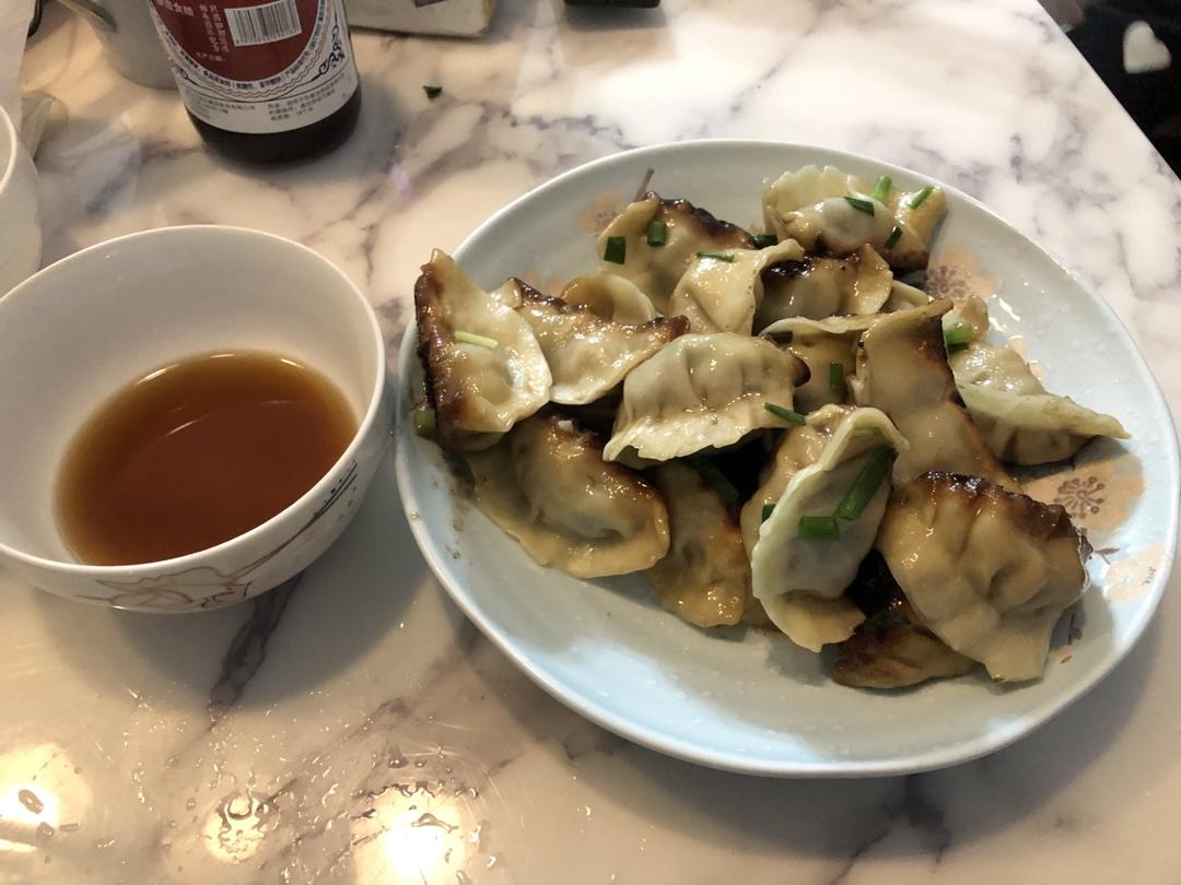 家常版快手煎饺(真的10分钟搞定)