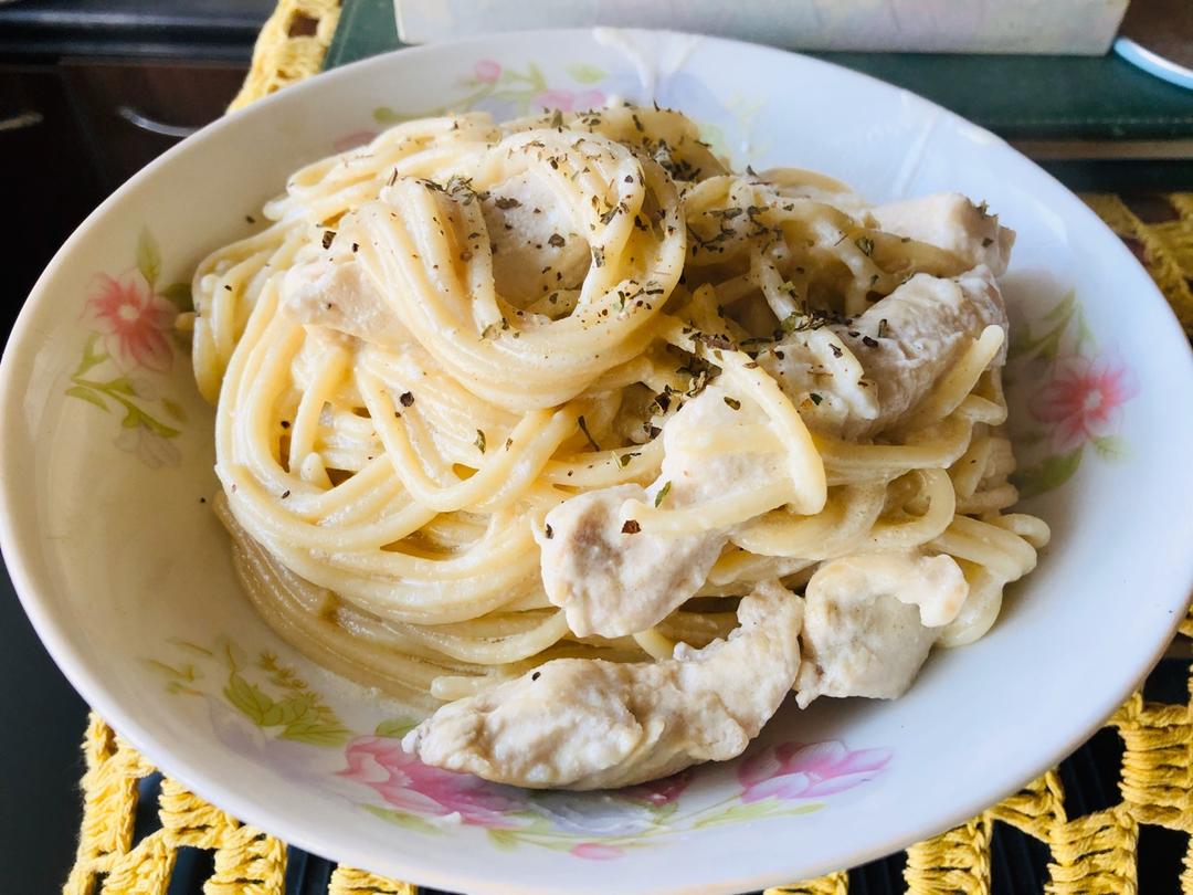 奶油培根意大利面