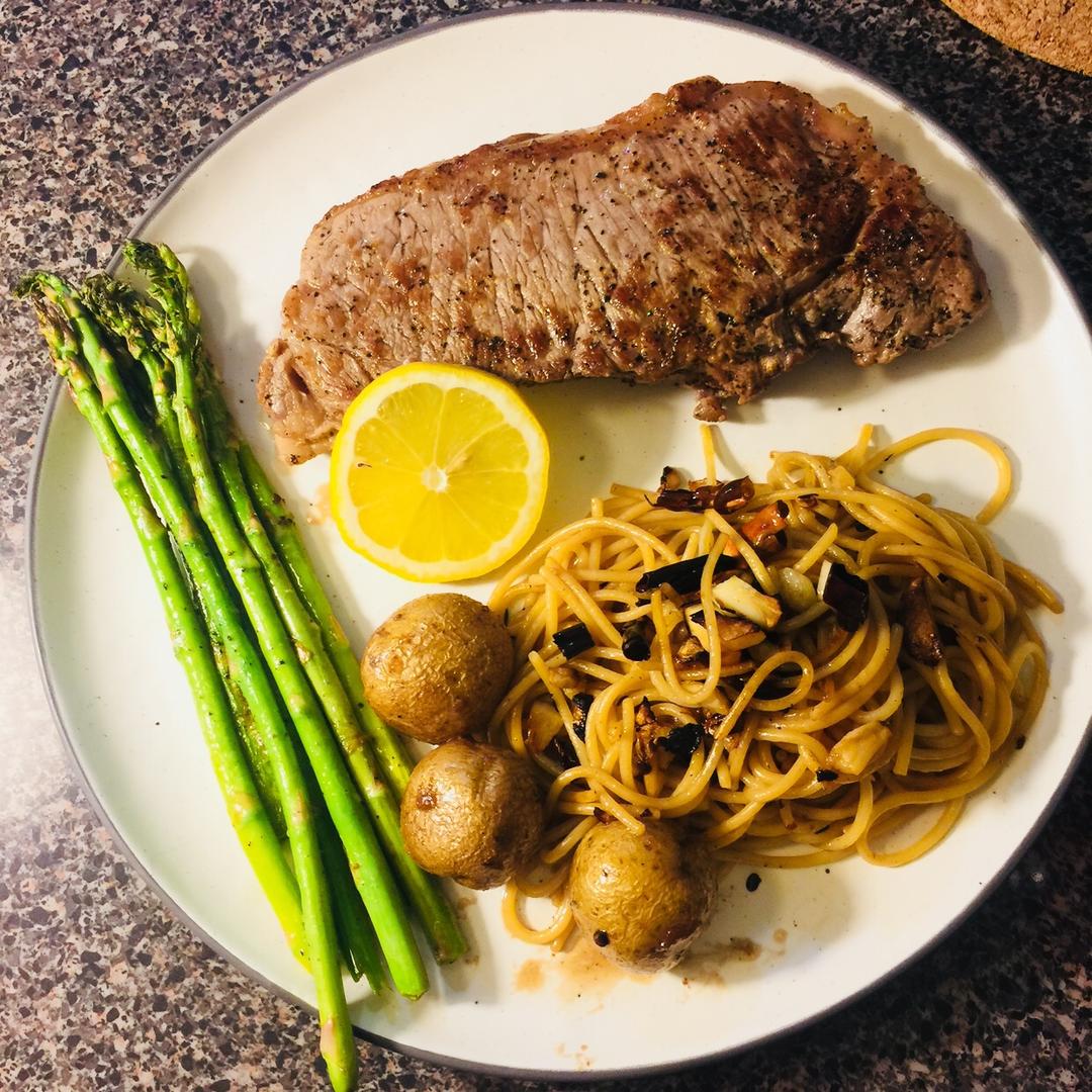 原味黑椒牛排配奶油土豆泥