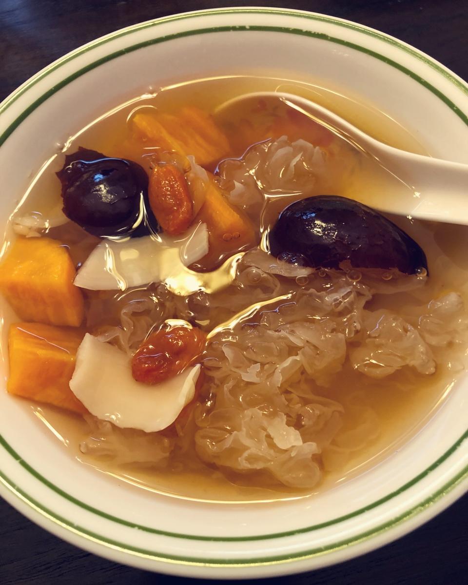 银耳红枣枸杞甜汤