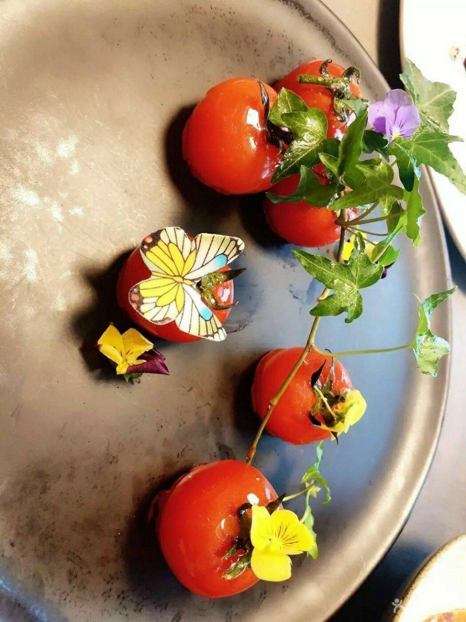 高颜值创意菜-番茄脆菇沙拉