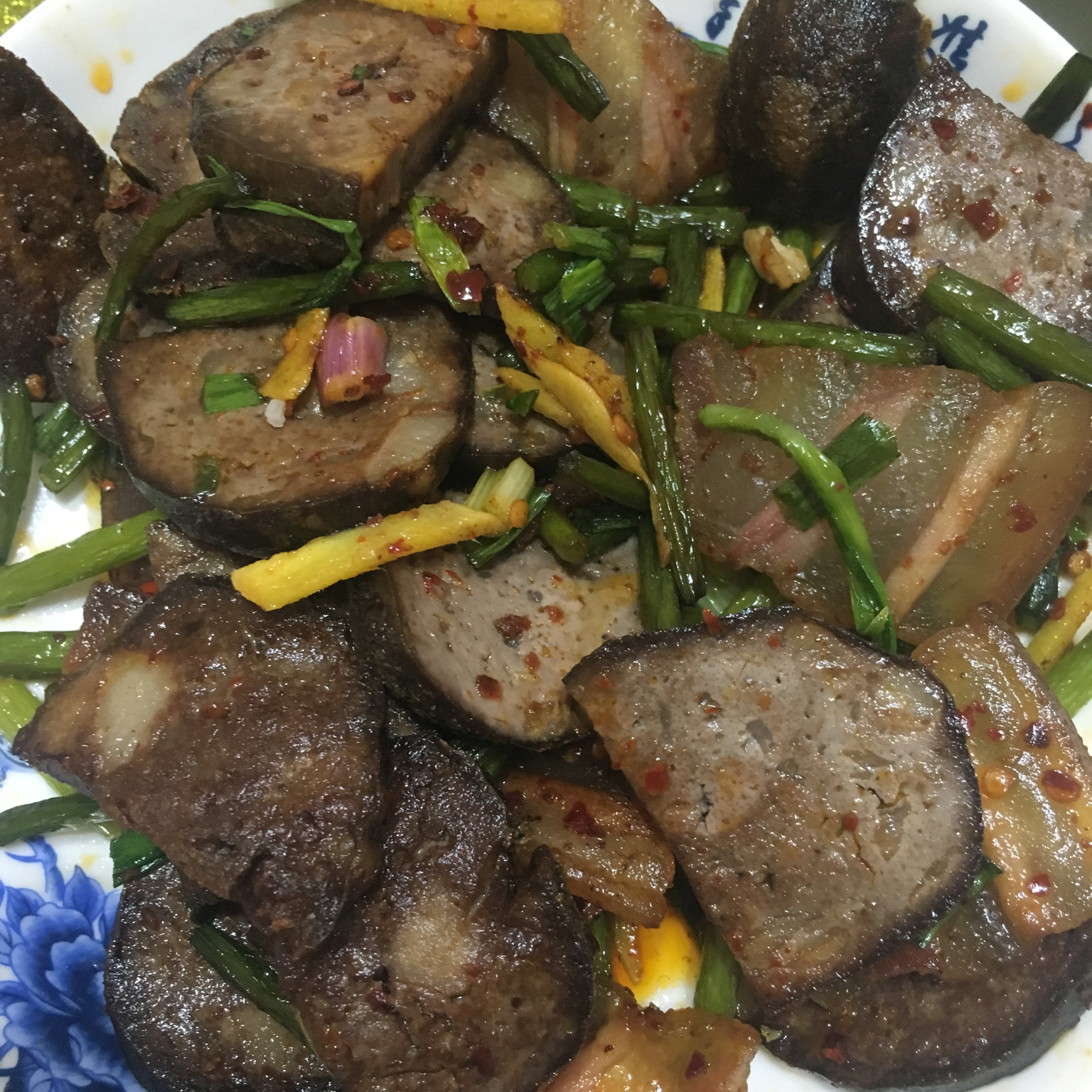 猪血丸子炒腊肉