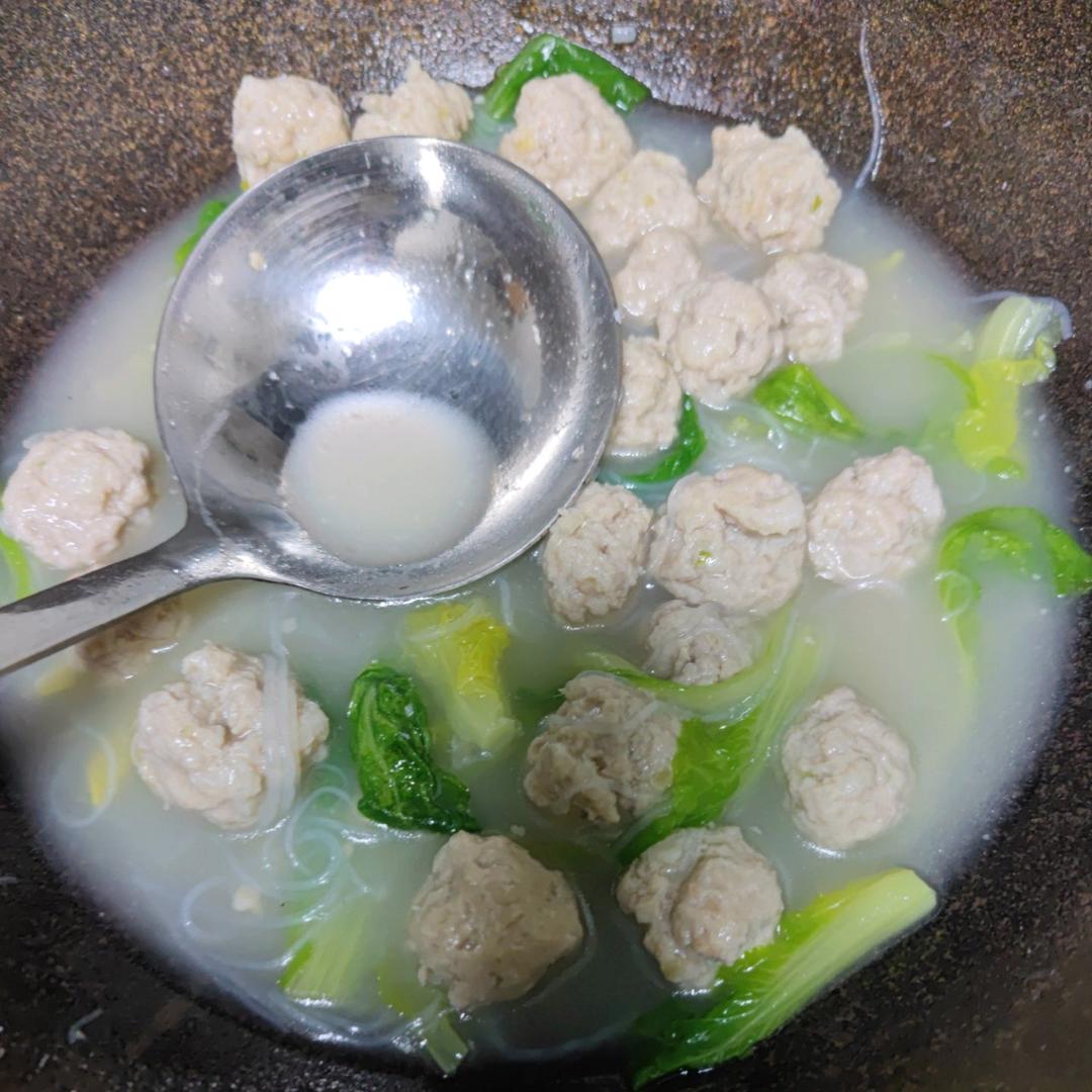 生汆丸子三鲜汤