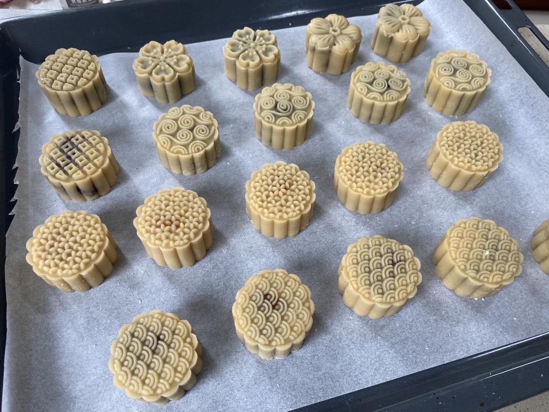 广式豆沙蛋黄月饼（步骤超详细，新手适用）