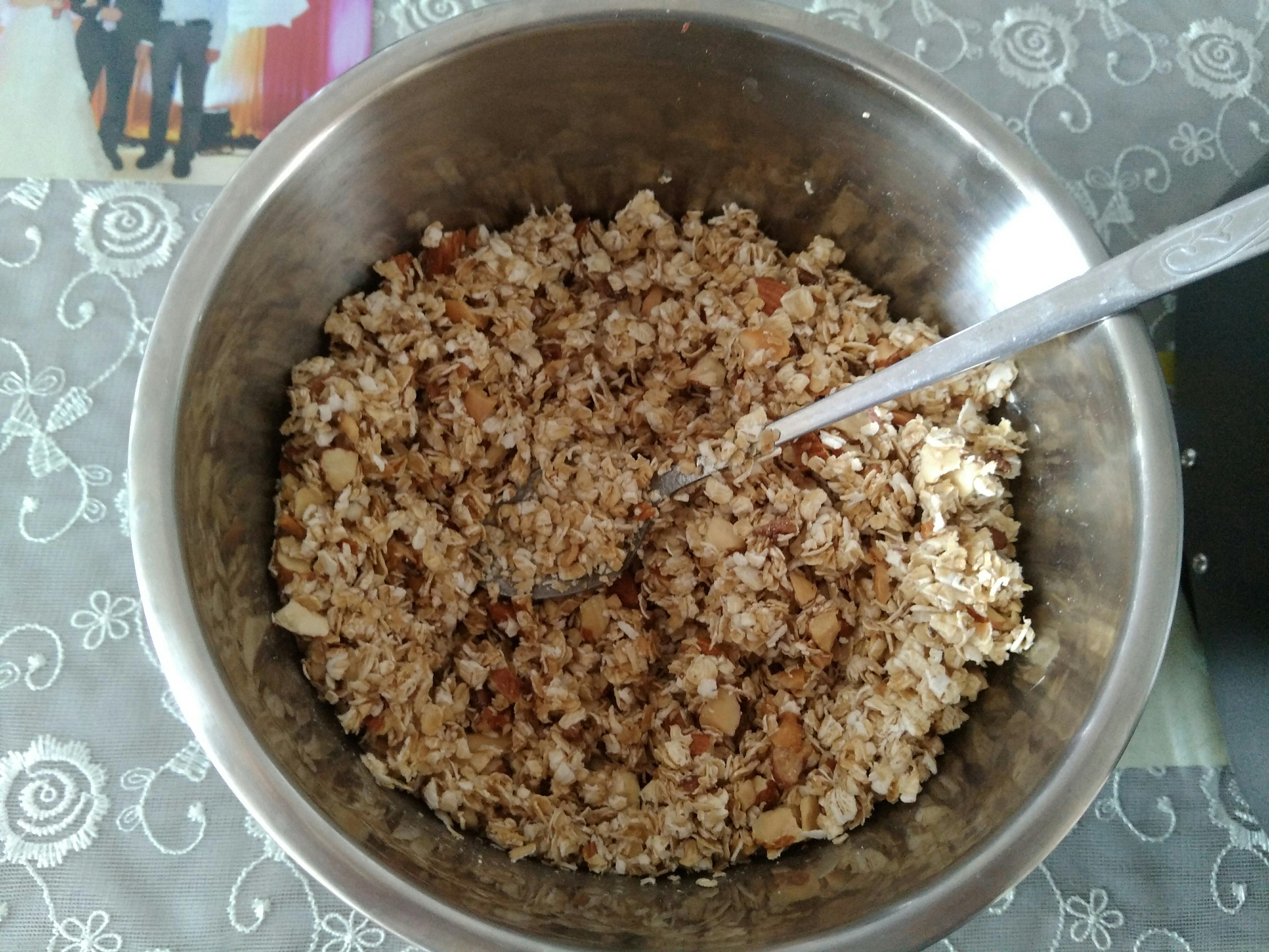 椰丝坚果燕麦酥（空气炸锅版酸奶伴侣）的做法 步骤1