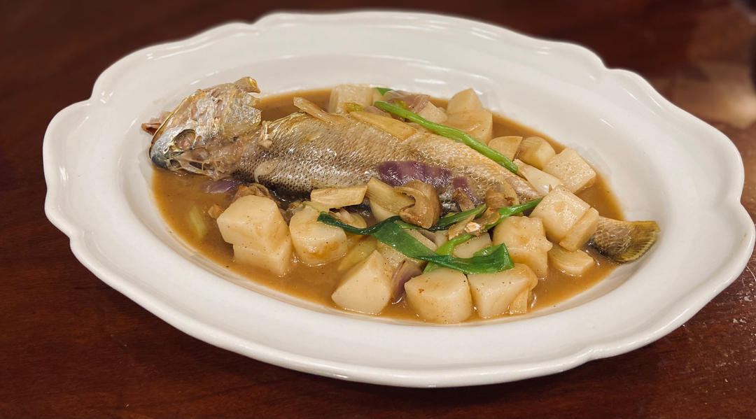 黄鱼烧年糕（一万多一例的菜品在家便宜做）