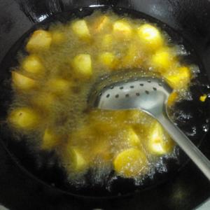 清油炸土豆块蘸辣椒面（简单又好吃）的做法 步骤2