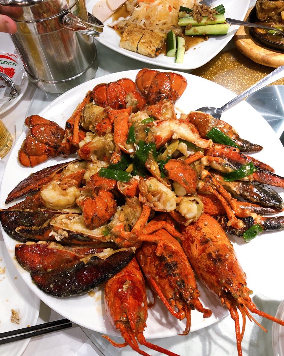 葱姜蒜爆炒大龙虾