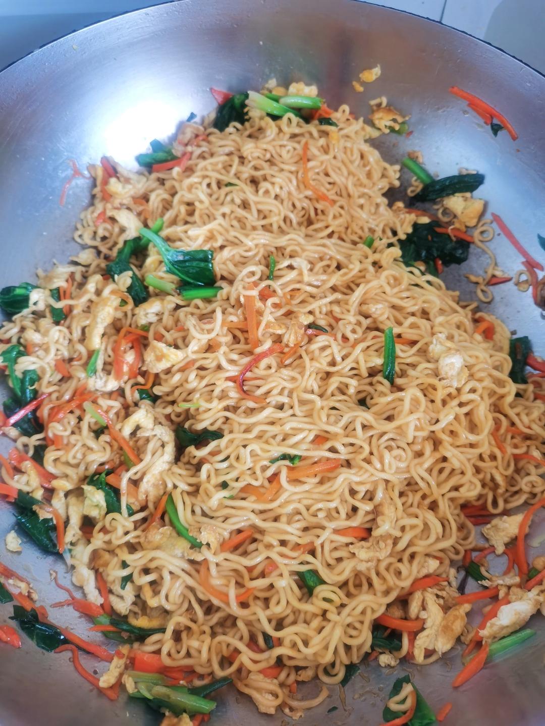 秒杀路边摊的炒方便面