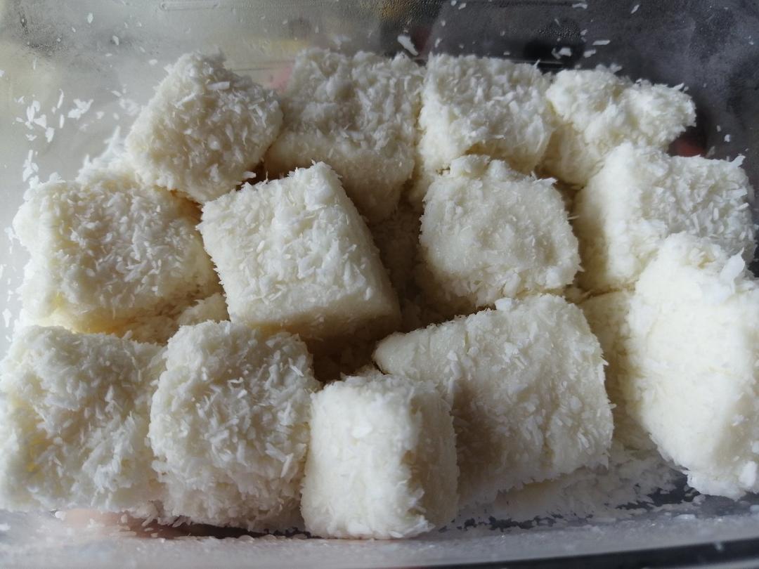 完胜85度C牛奶椰丝小方