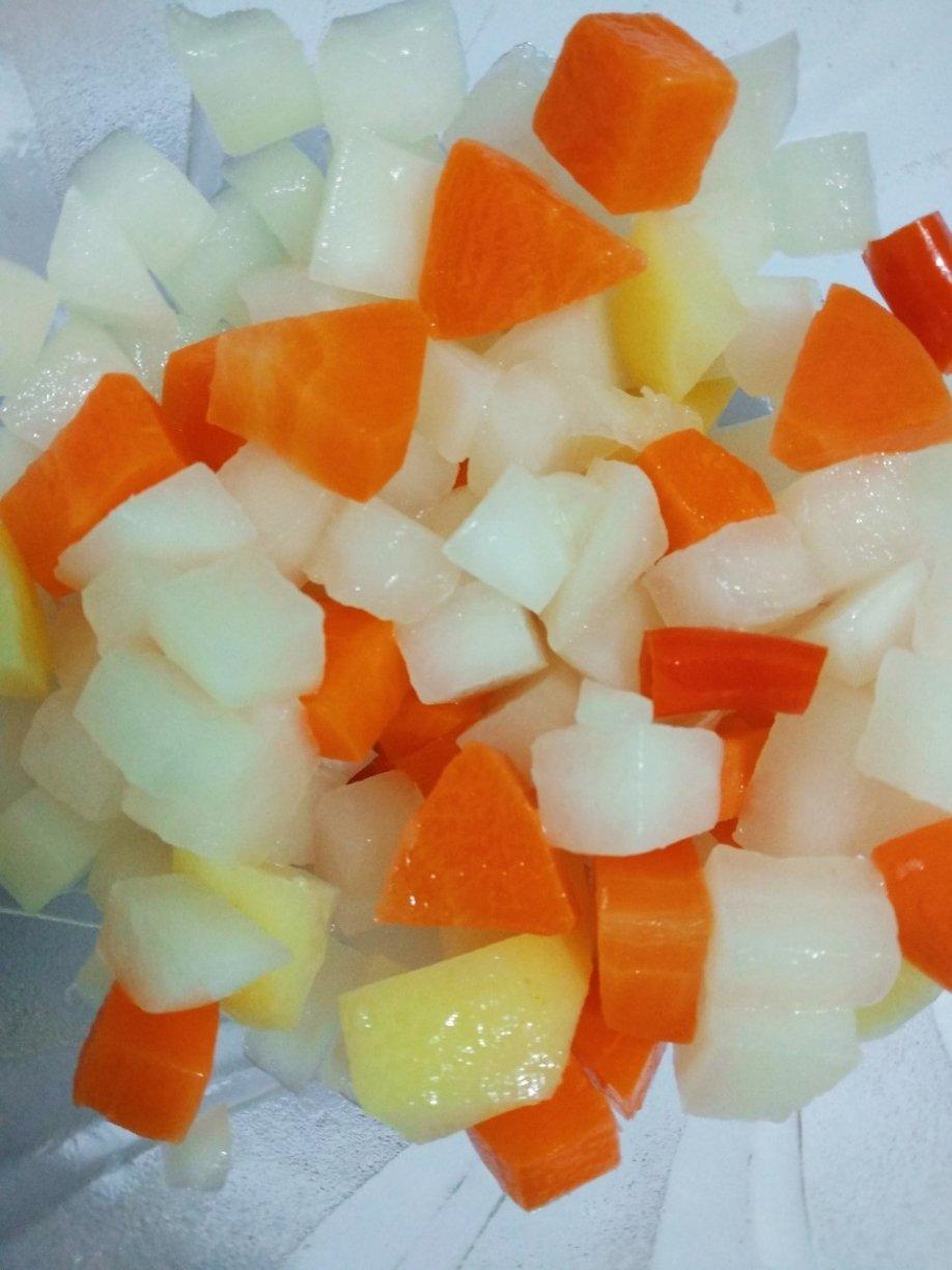 脆爽萝卜丁（开胃小菜）